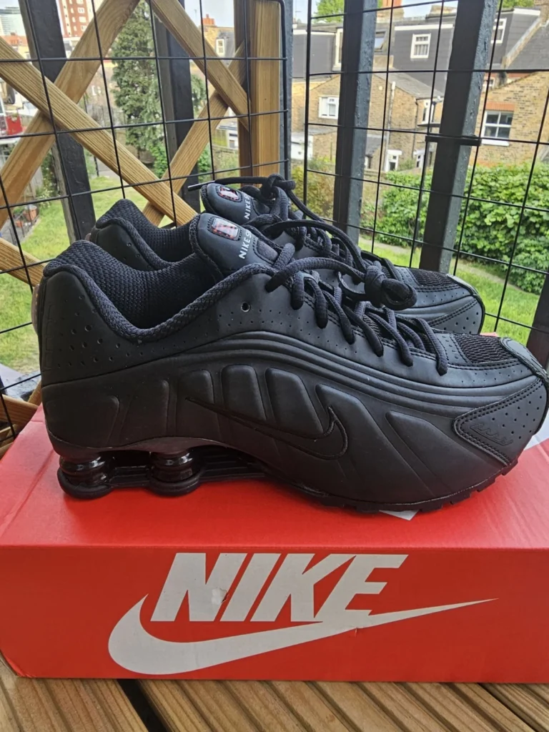 Nike Shox R4 Women’s Trainers | UK6 EU40 | Triple Black | AR3565 004 | Brand New